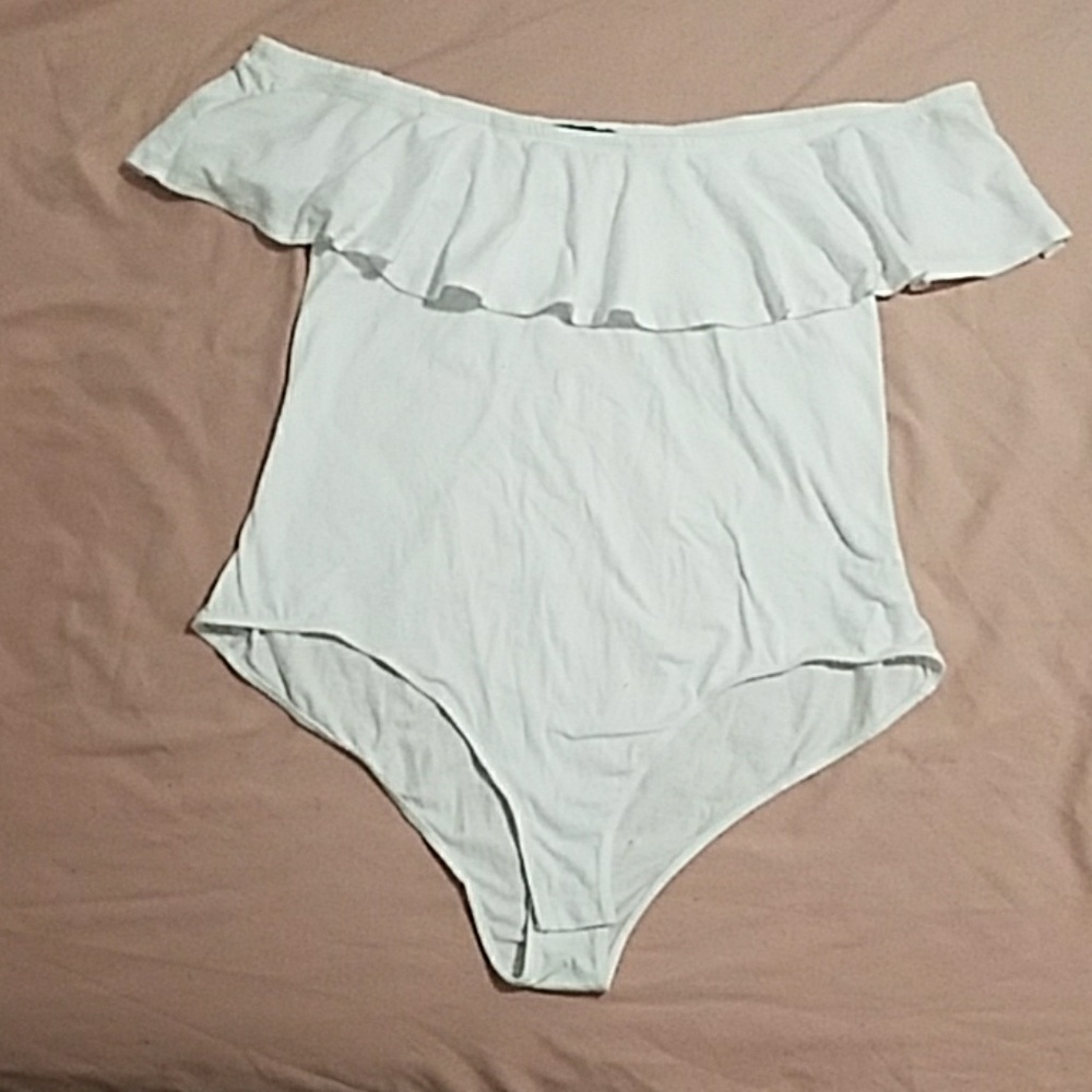 WHITE OFF THE SHOULDER BODYSUIT
